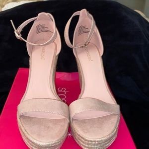 NWT BLUSH WEDGES